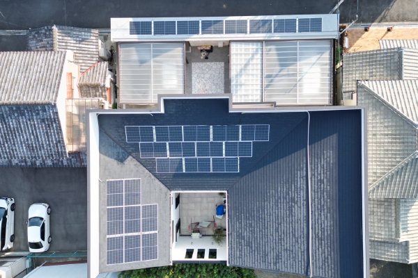 大阪府大阪市 S様邸様邸 設置枚数28枚(12.32kw)屋根に設置しました。