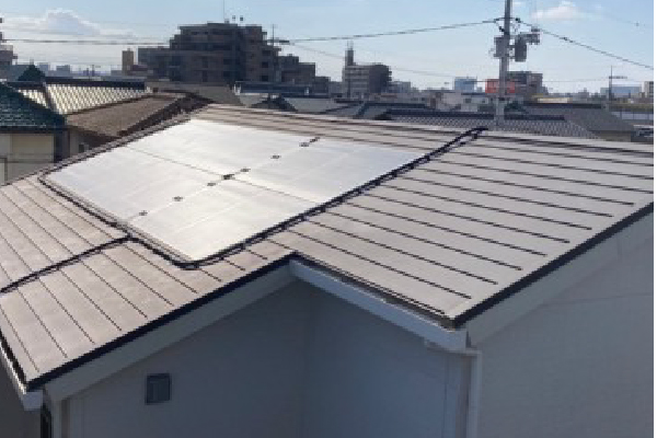 岡山県岡山市 E様邸様邸 設置枚数14枚(6.16kw)ガルバ屋根に設置しました。