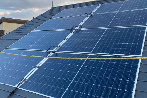 東京都西東京市 K様邸様邸 設置枚数8枚(3.52kw)スレート屋根屋根に設置しました。
