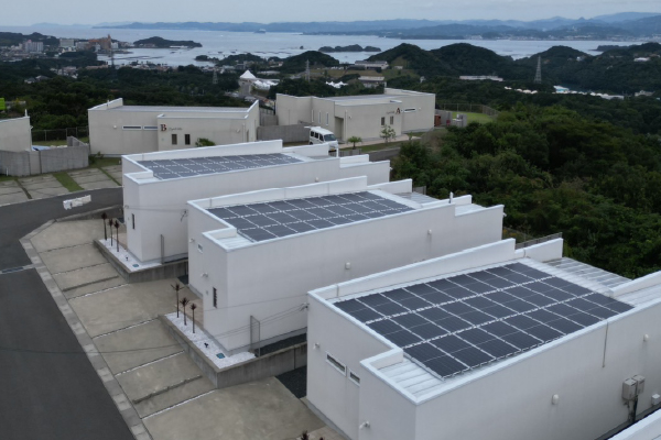和歌山県白浜町 クリスタルヴィラ様邸 設置枚数294枚(129kw)施設屋上に設置しました。