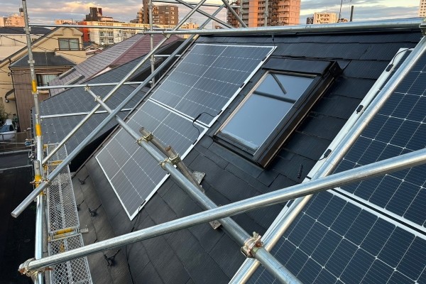 東京都中野区 Y様邸 設置枚数7枚(3.08kw)スレート屋根に設置しました。