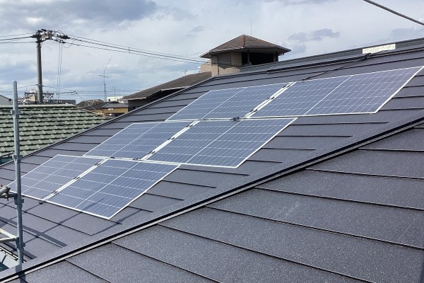 大阪府大阪市 Y様邸 設置枚数13枚(5.72kw)スーパーガルテクトに設置しました。