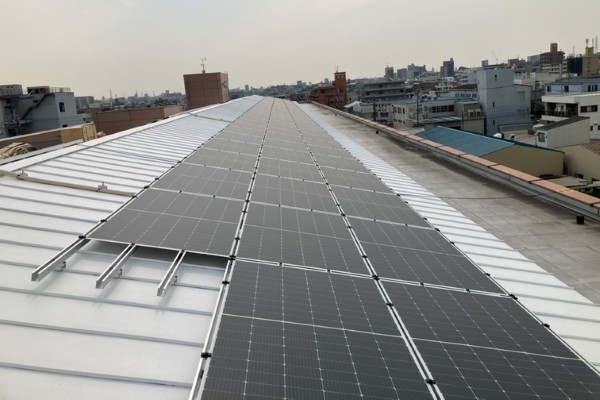 愛知県名古屋市 京楽産業．株式会社様 設置枚数324枚(142.56kw)工場屋根に設置しました。