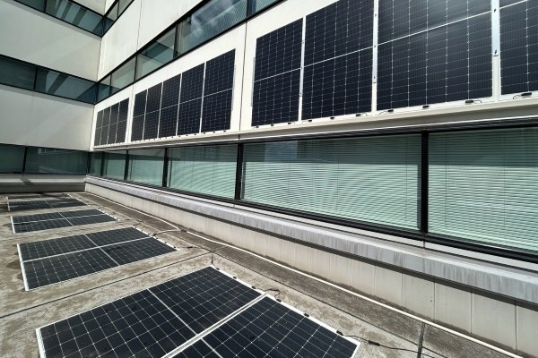東京都中野区 株式会社マルイ様 設置枚数66枚(29.04kw)ビル床・壁面に設置しました。